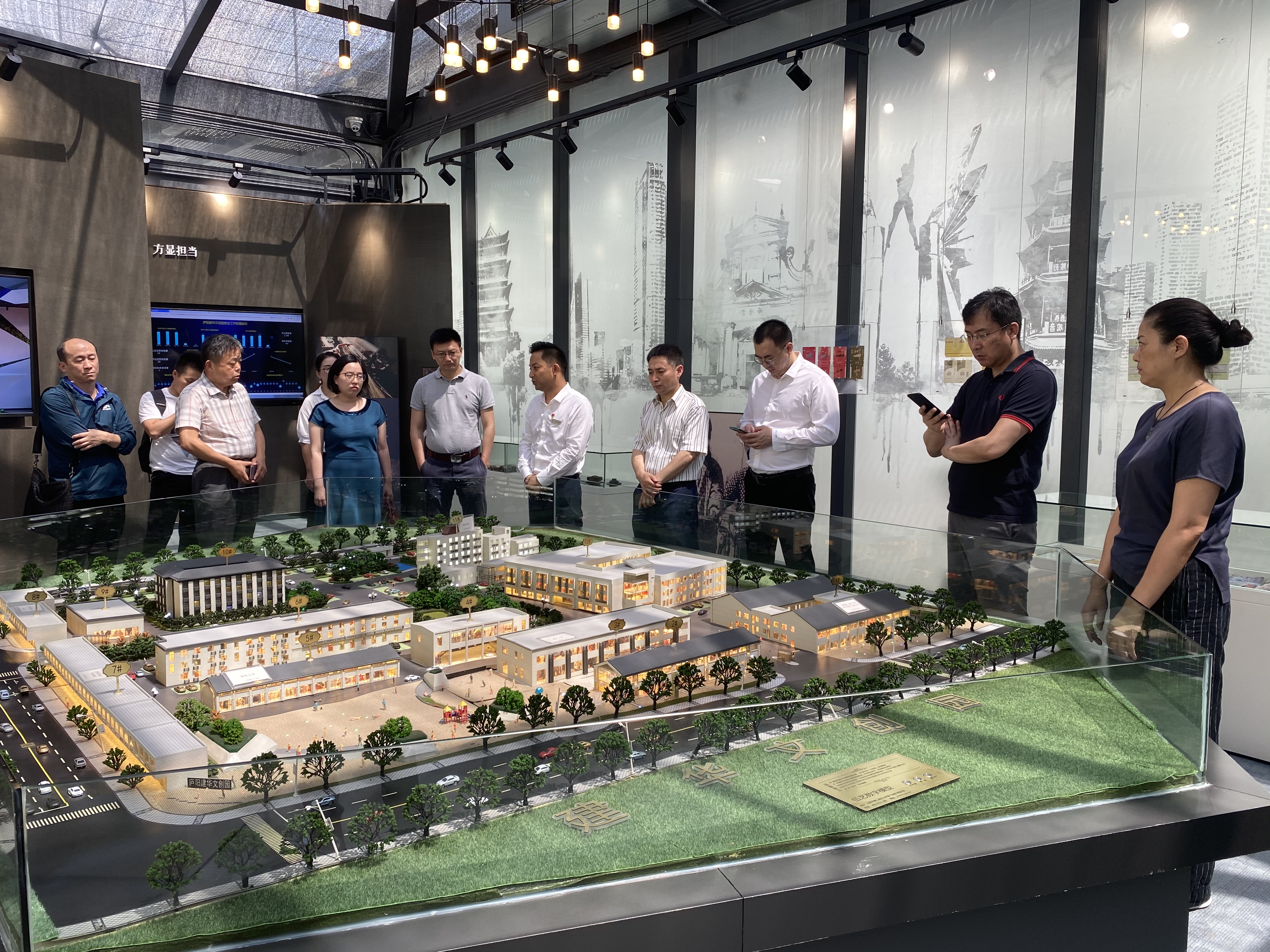 合肥市投促局副局長胡亞斌 率來肥企業家蒞臨廬陽建華文創園交流