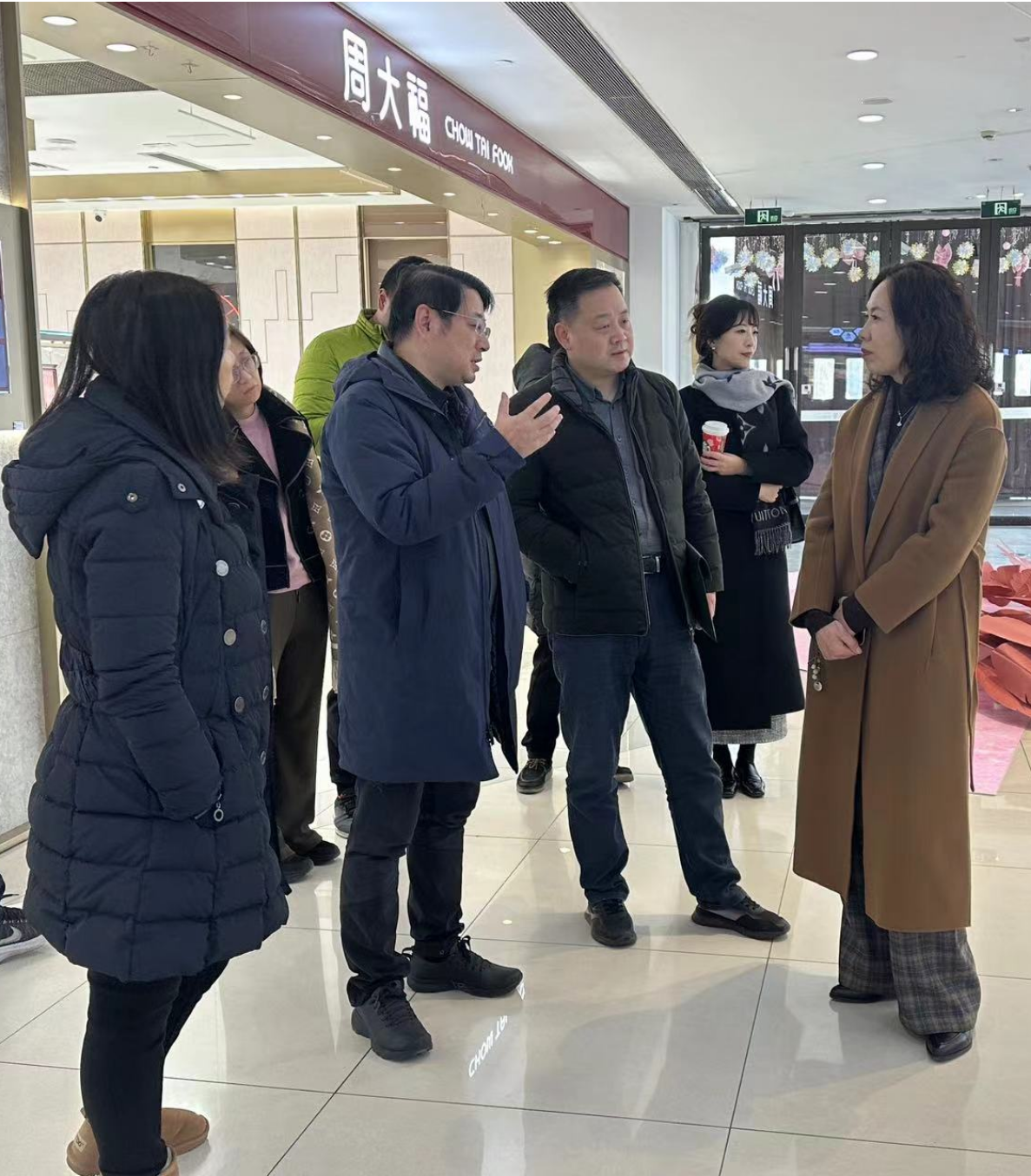 市政府辦公廳周振華等領(lǐng)導一行蒞臨水晶城調(diào)研