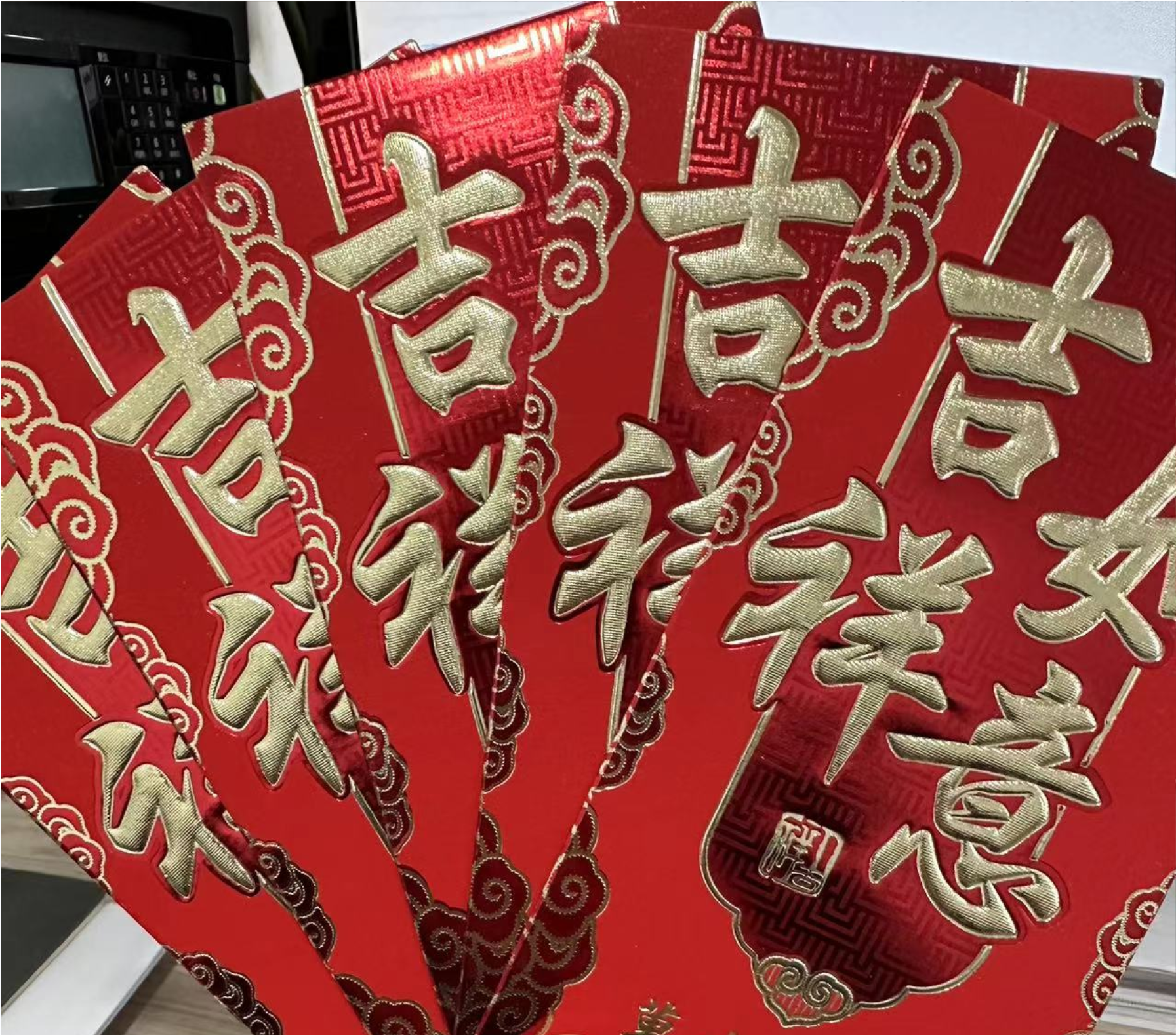 水晶城為全體員工發放開門紅包