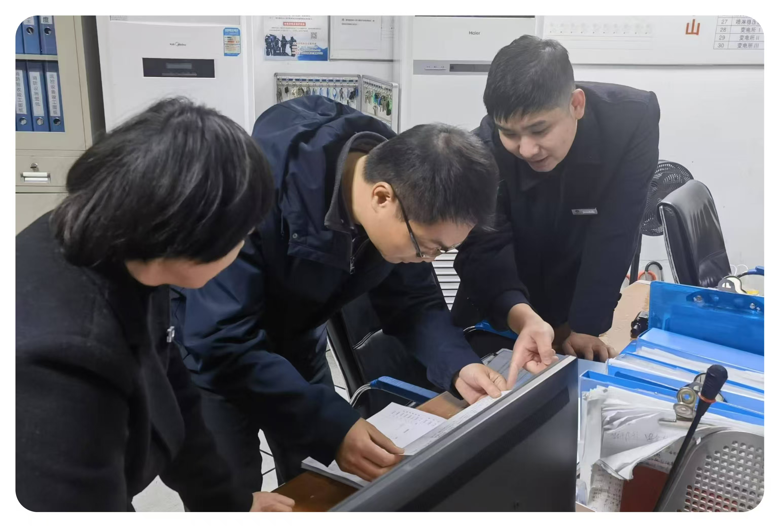 區商務局項坤副局長蒞臨水晶城開展春節前安全檢查