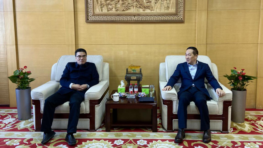 拱墅區(qū)委常委、統(tǒng)戰(zhàn)部部長(zhǎng)王書評(píng)蒞臨集團(tuán)慰問(wèn)走訪