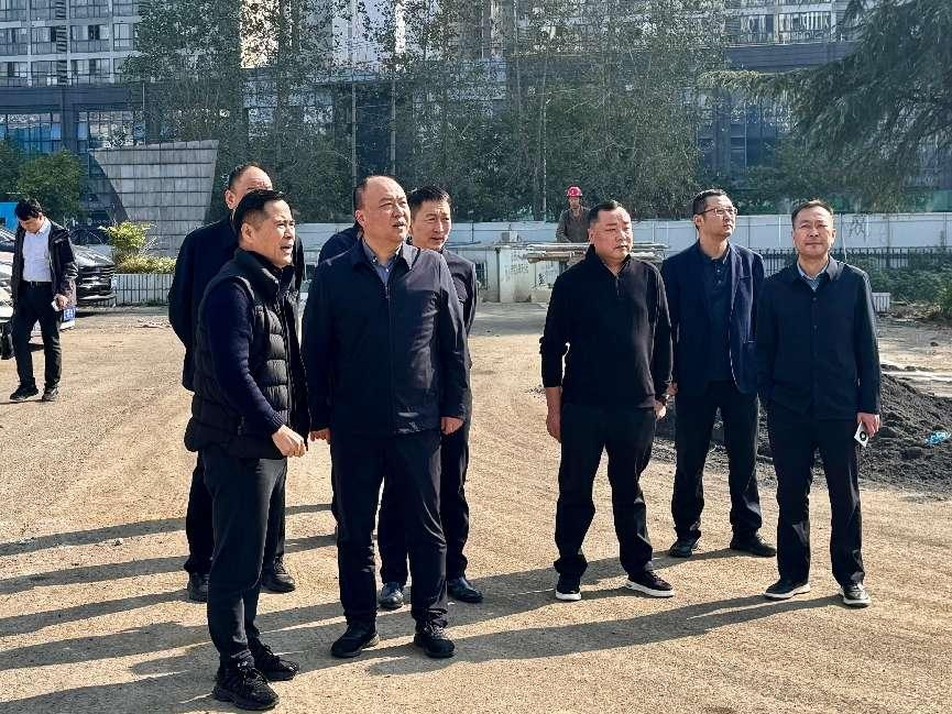 包河區委副書記、區長李煒一行蒞臨老廣電355潮流創意社區調研