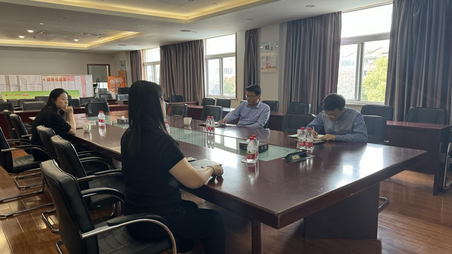 拱墅區(qū)人社局走訪(fǎng)錢(qián)江商城開(kāi)展勞動(dòng)監(jiān)察工作