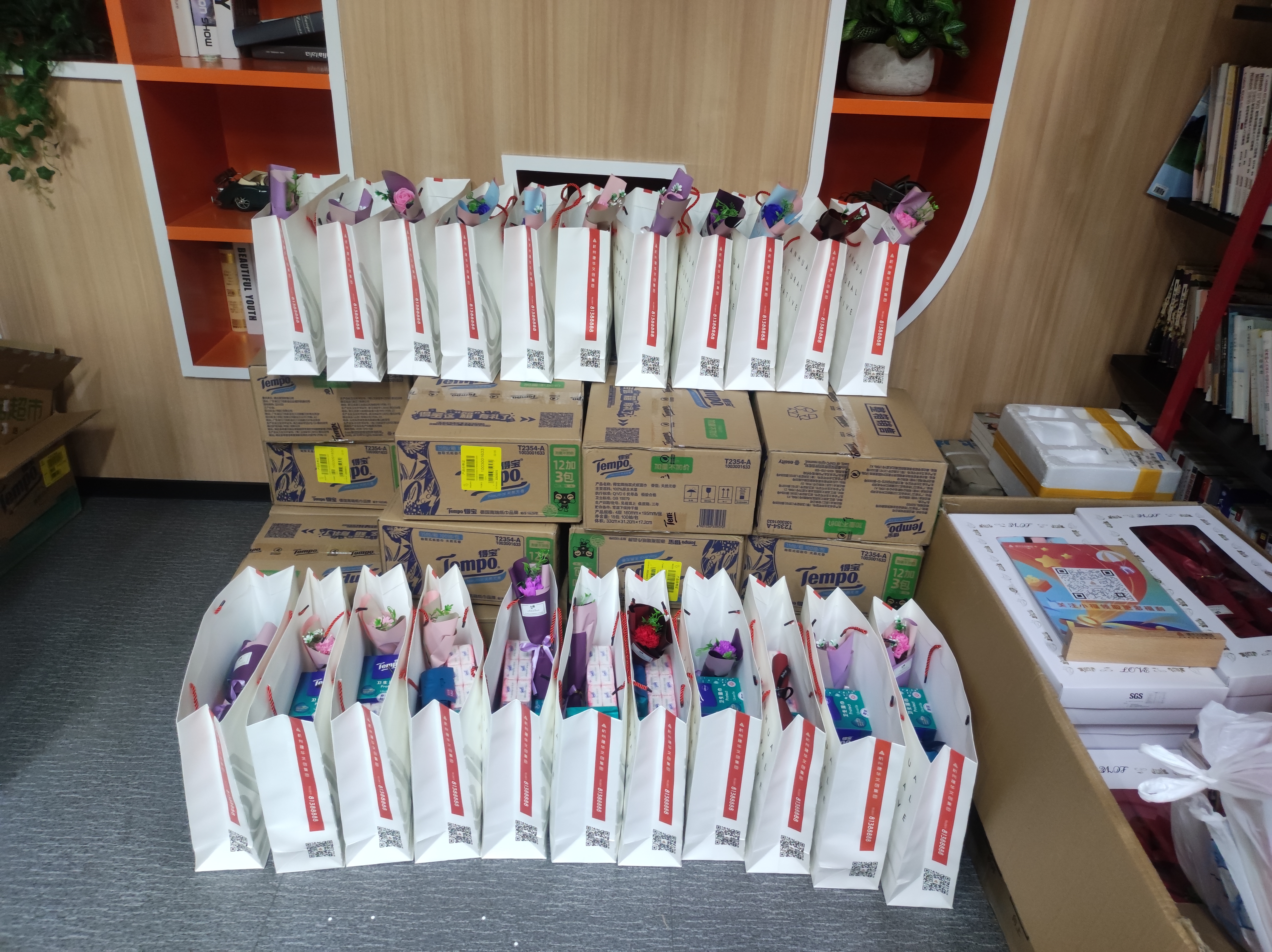 “芝蘭風(fēng)雅至，伊人踏香來(lái)”——-建華文創(chuàng)集團(tuán)工會(huì)開展女神節(jié)慰問(wèn)活動(dòng)