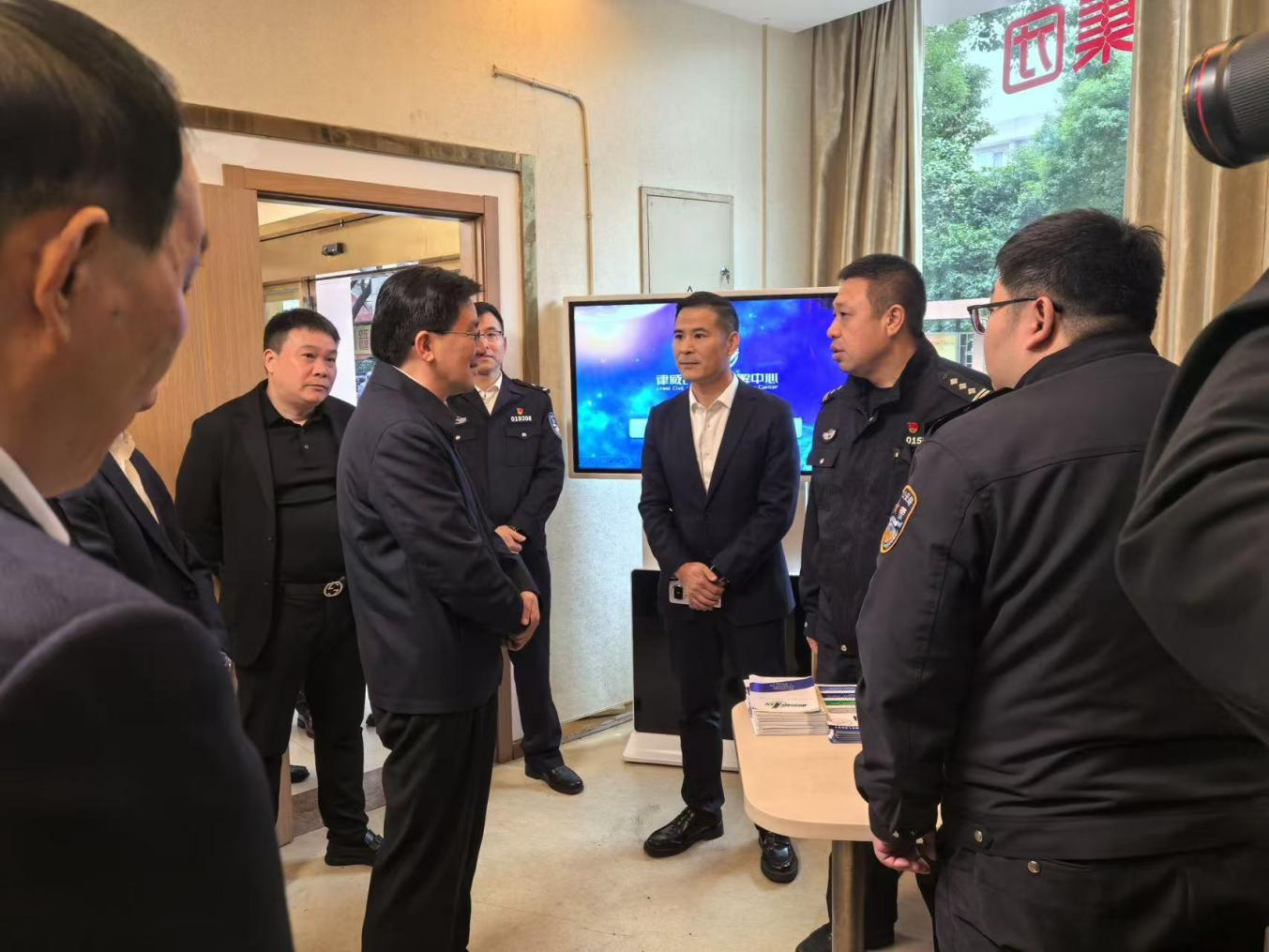 市委副書記、政法委書記馬小秋赴建華五金市場調解工作站調研指導