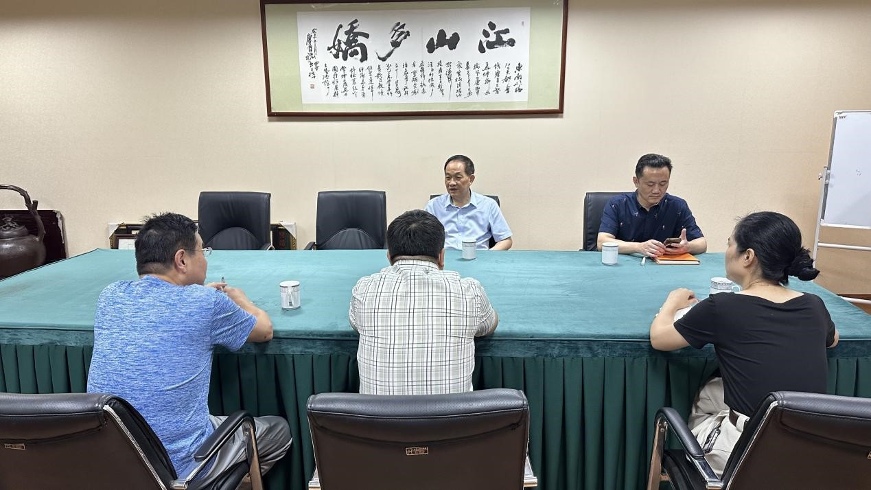 凝聚共識(shí)  策略同行——集團(tuán)董事長赴建華市場開展調(diào)研