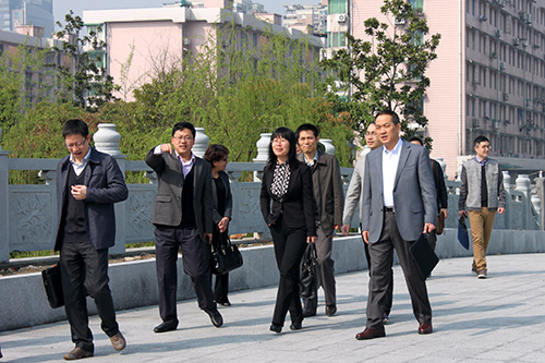 20150329中央黨校課題組專家一行蒞臨建華文創園調研 (1).jpg