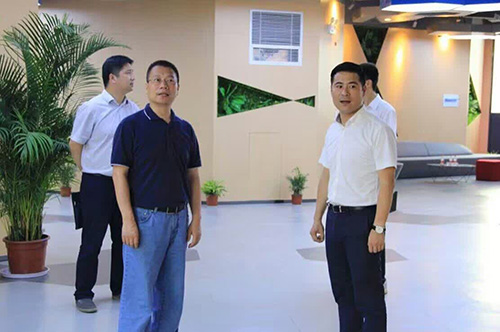 20160818拱墅區(qū)委常委、組織部李煒蒞臨杭州建華文創(chuàng)集團總部調(diào)研指導 (3).jpg