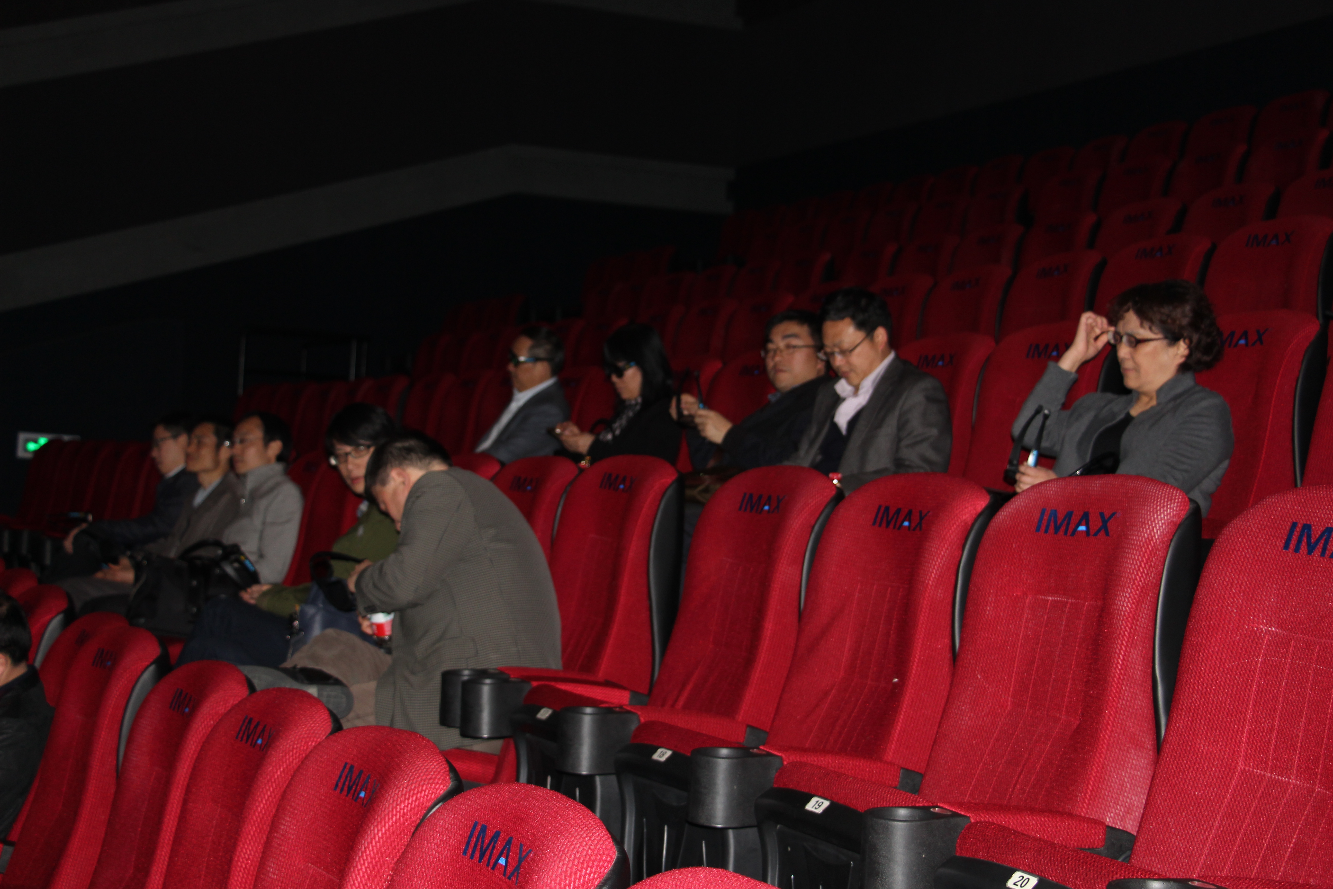 中央黨校課題組專家一行蒞臨水晶城調研1 (3).JPG