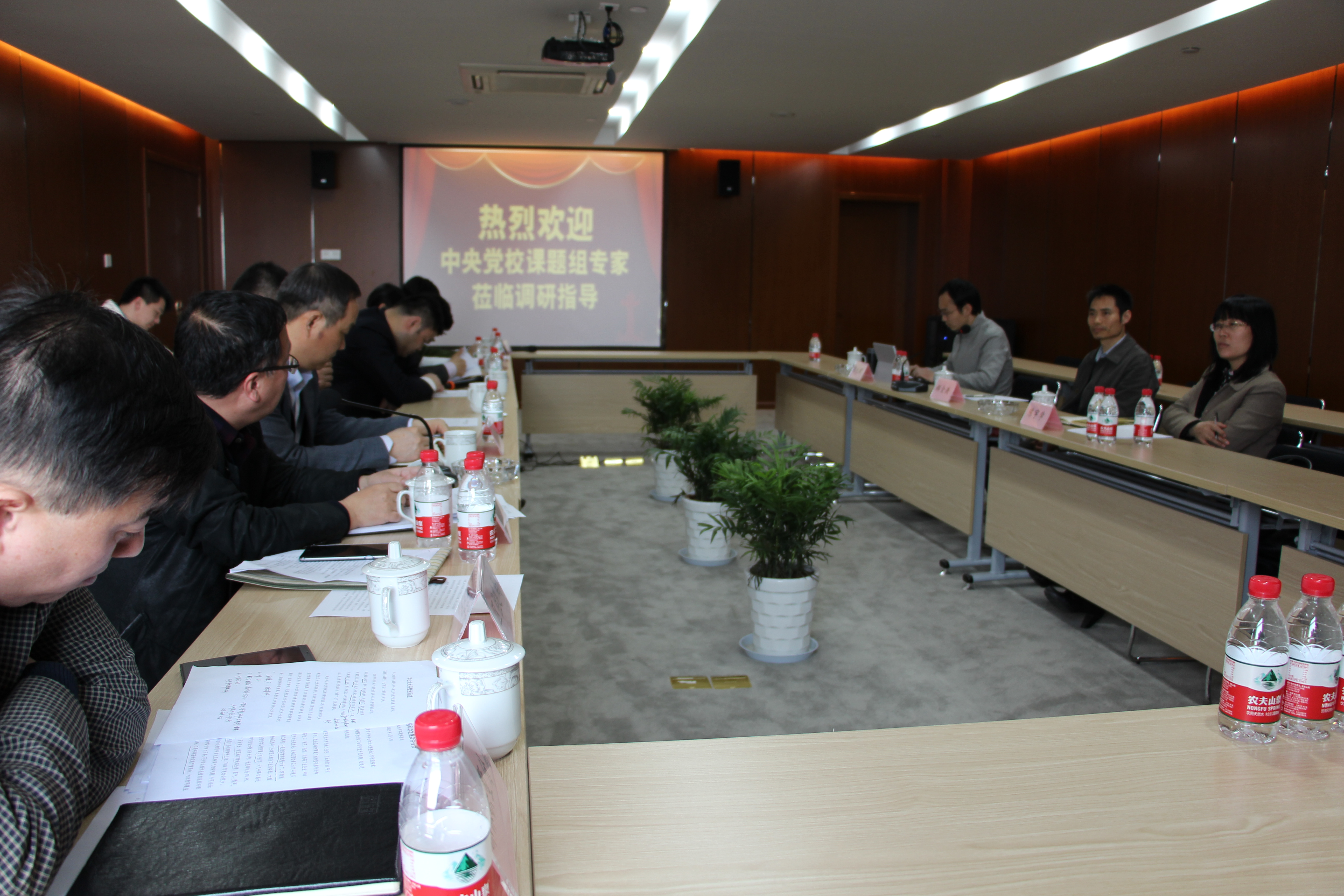 中央黨校課題組專家一行蒞臨水晶城調研1 (4).JPG